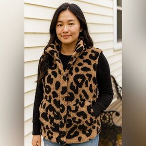 Mud Pie Size S Tan and Black Animal Print Vest